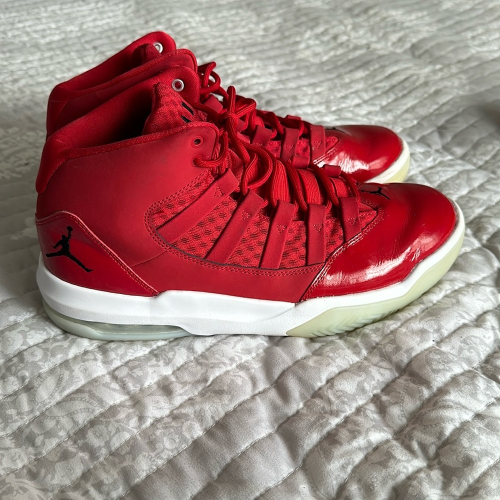 Nike Jordan retro 96’ red sneakers men’s 9.5